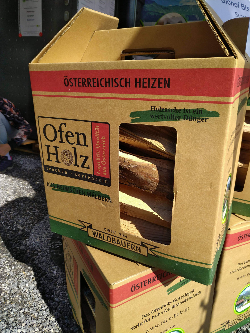 Ofen-/Kamin-/Feuerschalenholz im praktischen Karton